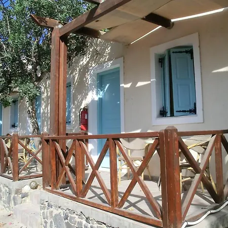 Santorini Camping/rooms Campeggio